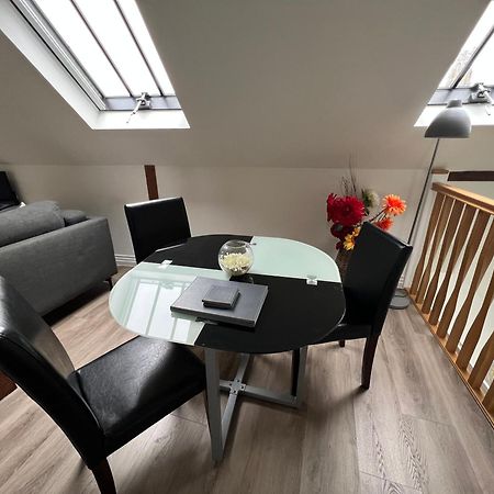 Glastonbury Secret Retreat - 1 Bd Split-Level Apt, Sleeps 3 מראה חיצוני תמונה