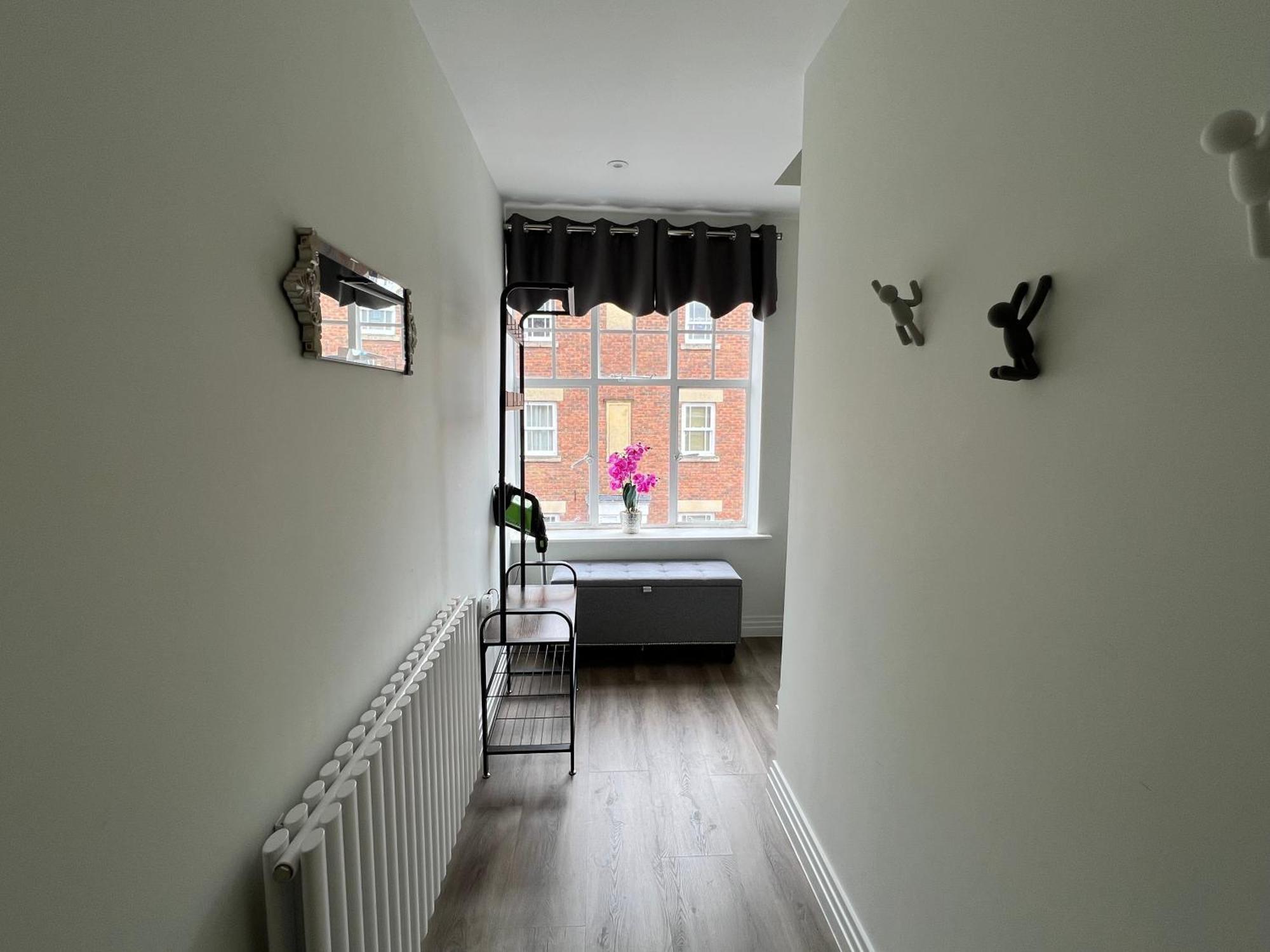 Glastonbury Secret Retreat - 1 Bd Split-Level Apt, Sleeps 3 מראה חיצוני תמונה