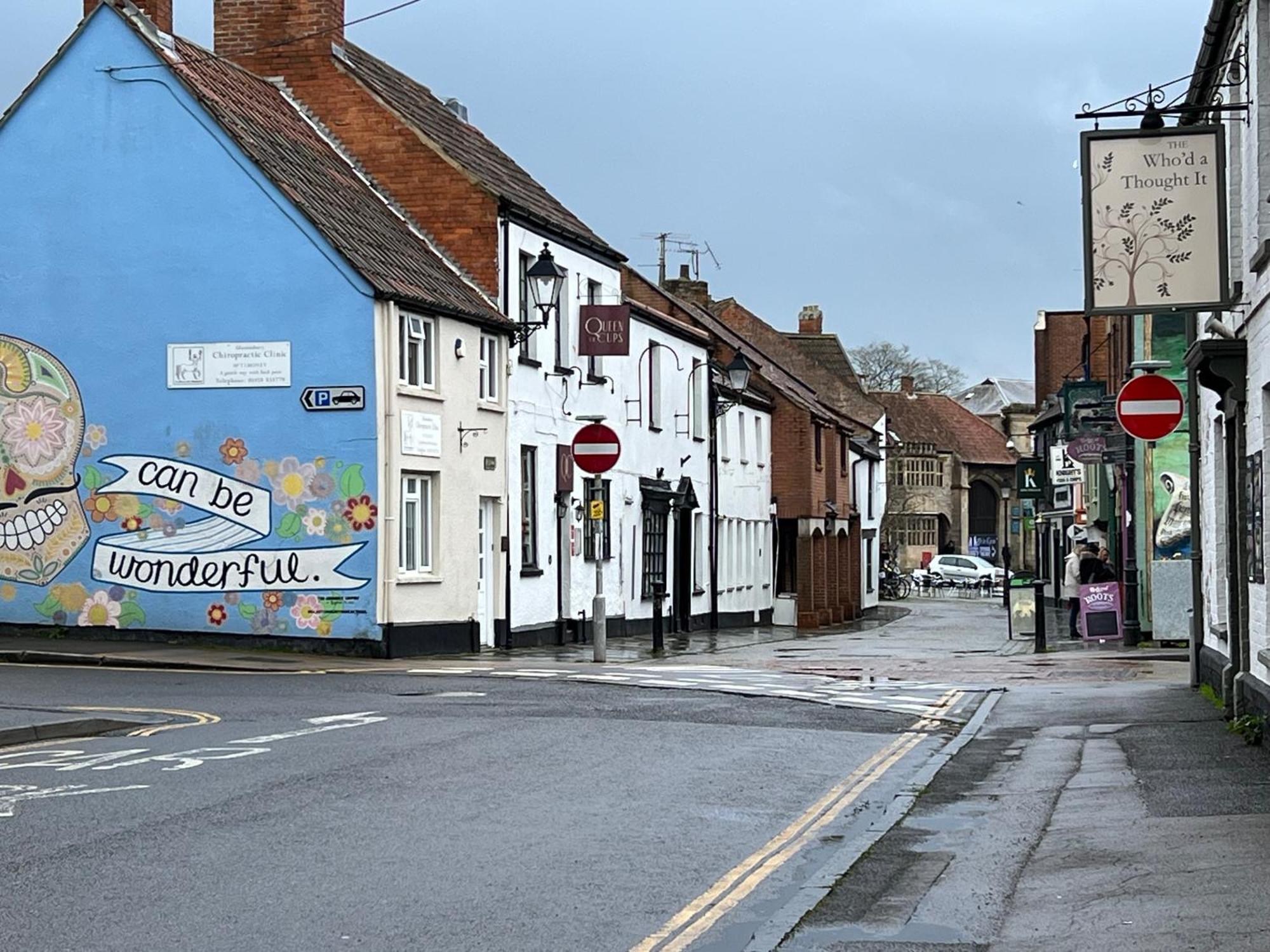 Glastonbury Secret Retreat - 1 Bd Split-Level Apt, Sleeps 3 מראה חיצוני תמונה