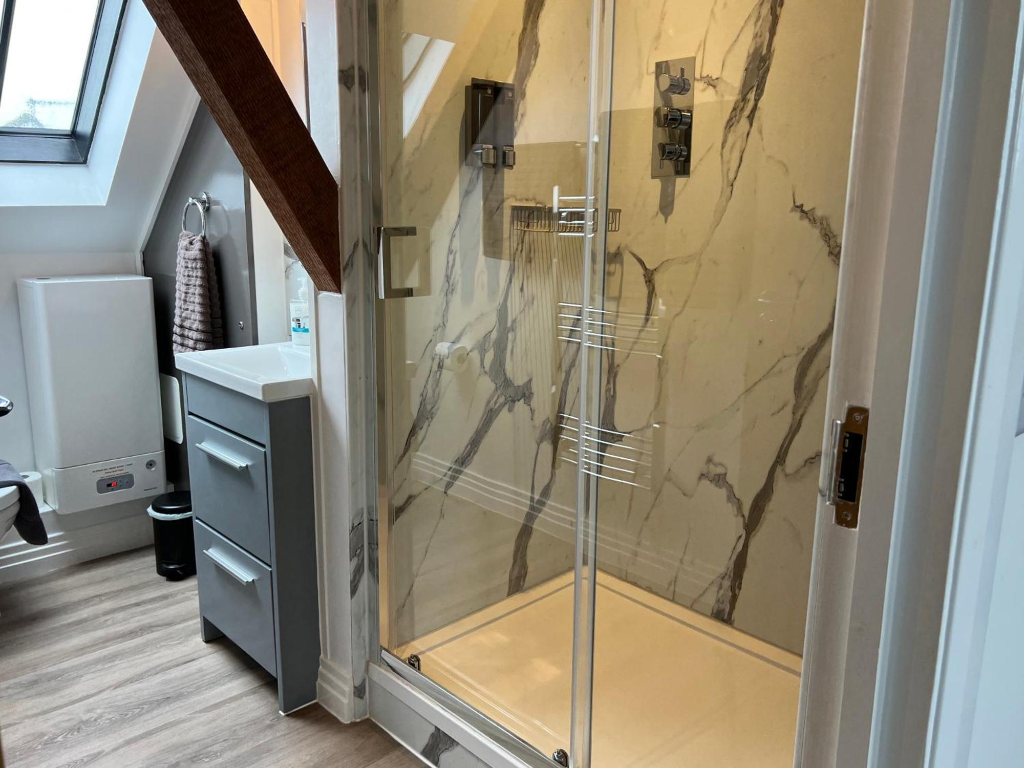 Glastonbury Secret Retreat - 1 Bd Split-Level Apt, Sleeps 3 מראה חיצוני תמונה
